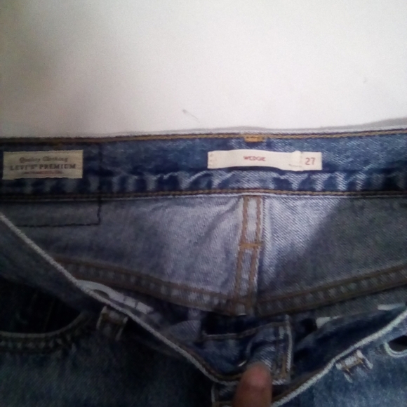 Levi's Women's Blue Butterfly Jeans with Vintage Distressing Size 27 - Picture 2 of 6